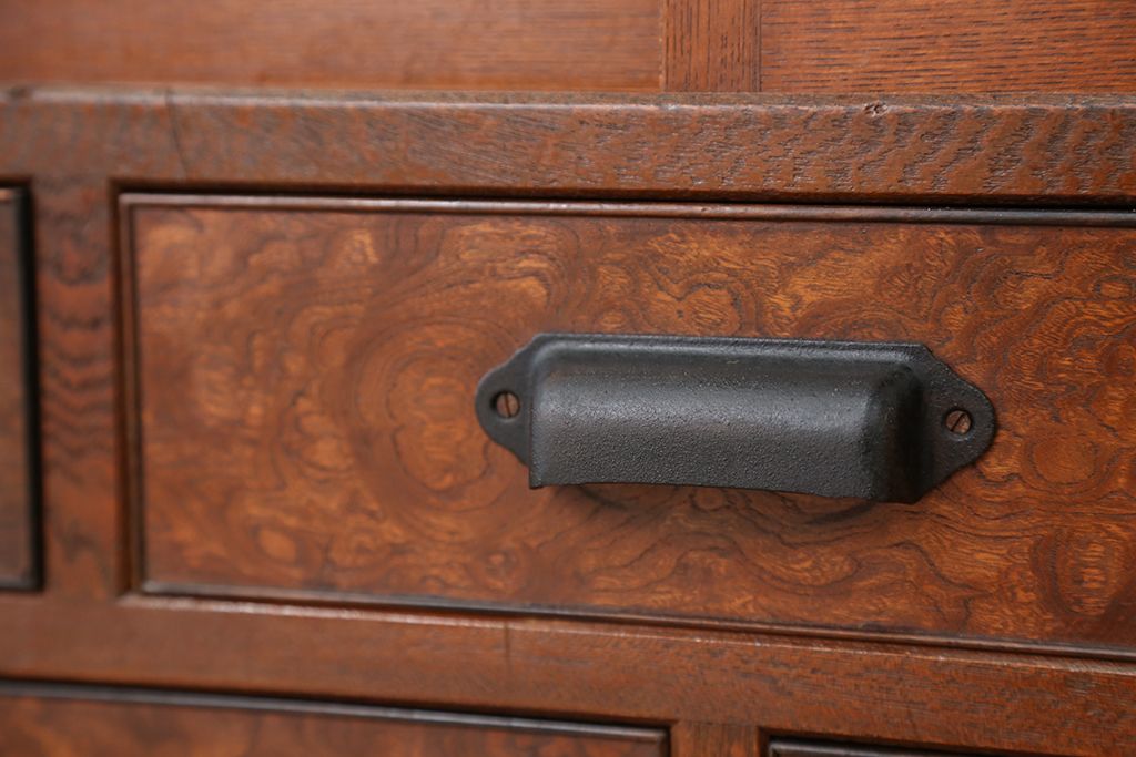アンティーク家具　アンティーク　高級品!三方ケヤキ材の上質な収納棚(飾り棚、茶箪笥)