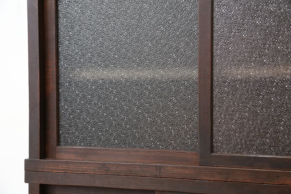 アンティーク家具　☆古民具・骨董　使い込まれたダイヤガラス二段重ねアンティーク食器棚(収納棚)