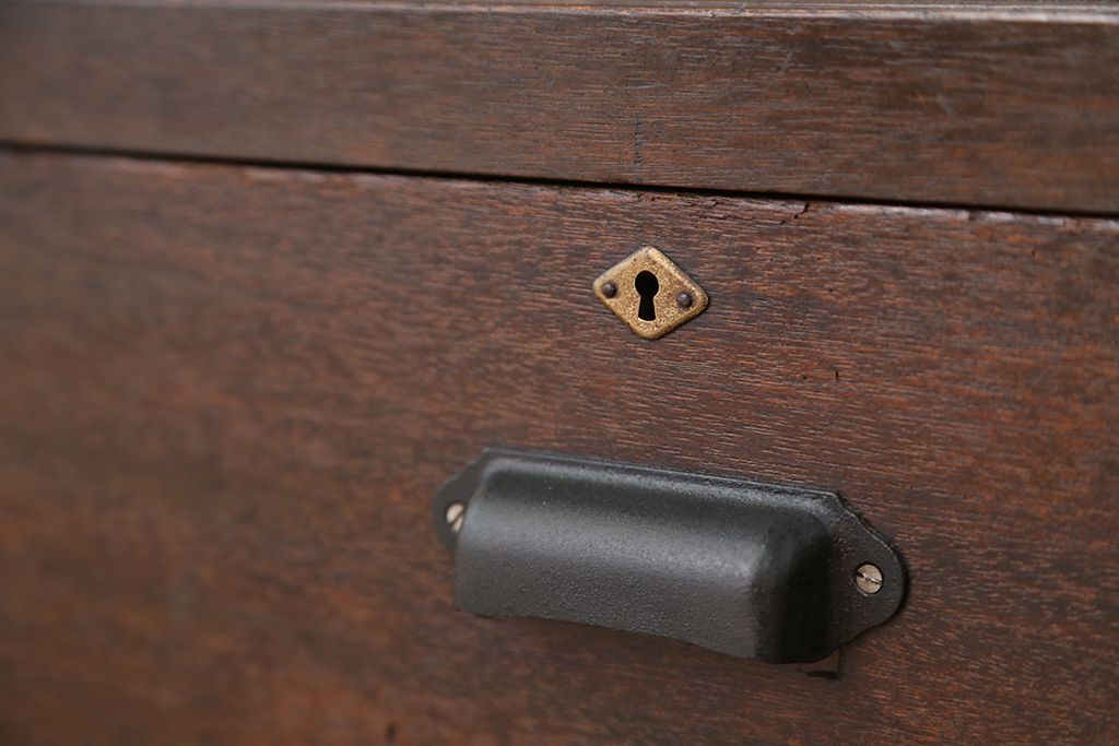 アンティーク家具　☆アンティーク　素敵なデザイン!古い木のモールガラス二段重ね収納棚(飾り棚、食器棚)