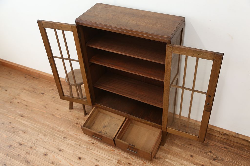 レトロ家具　★レトロなデザインのアンティーク本箱