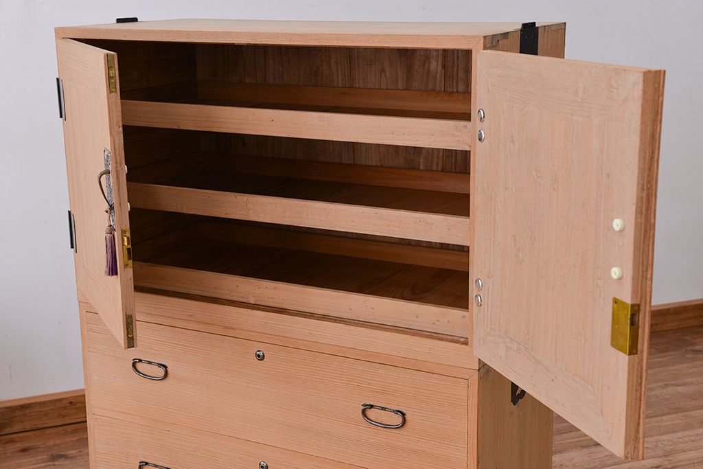 アンティーク家具　アンティーク　桐三段重ね箪笥(桐箪笥、桐たんす)