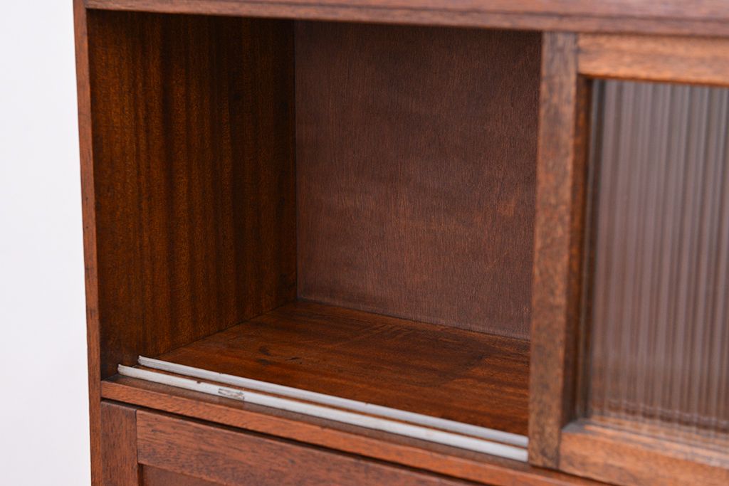 アンティーク家具　アンティーク　収納力抜群!モールガラス引き戸の鉄脚ライティングビューロー