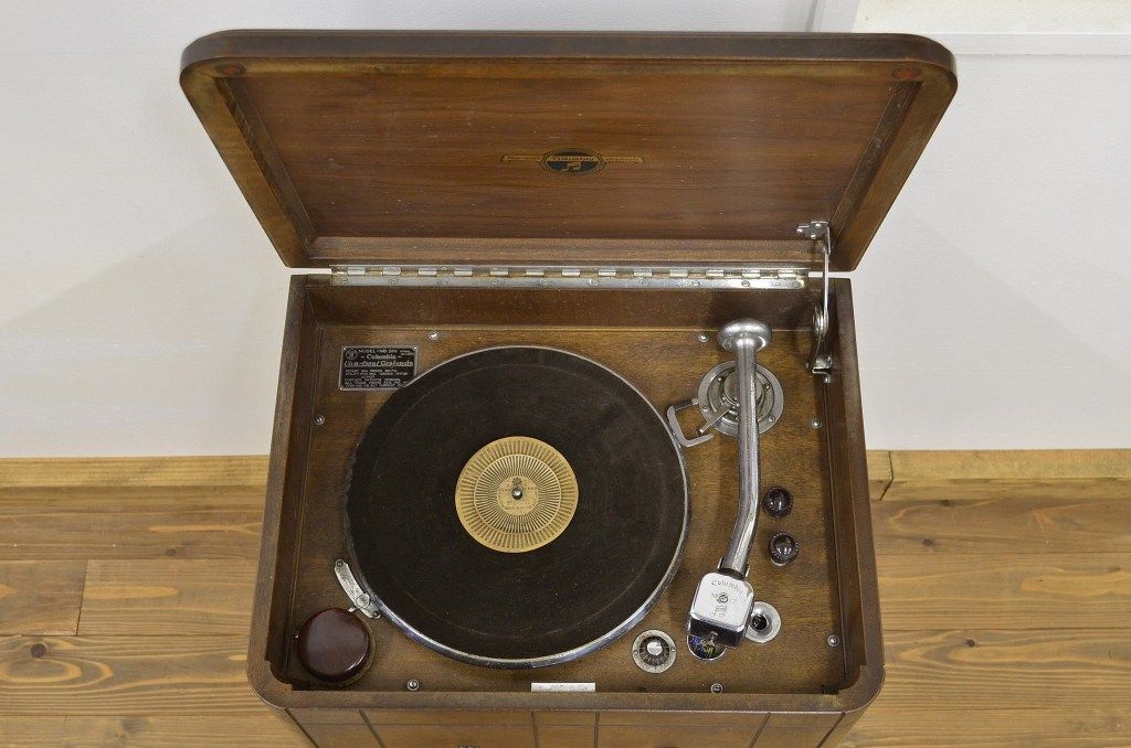 アンティーク雑貨　ジャンク品!古いコロンビア(columbia)蓄音機No.301