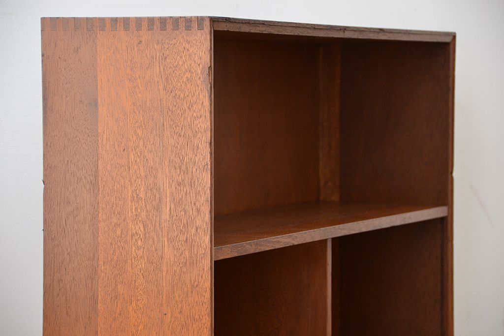 レトロ家具　1970年代レトロなデザインの飾り棚(本棚)
