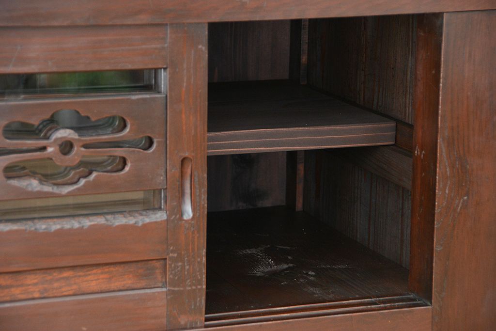 アンティーク家具　古民具・骨董　重厚な六尺水屋箪笥サイドボード上段(収納棚・食器棚)
