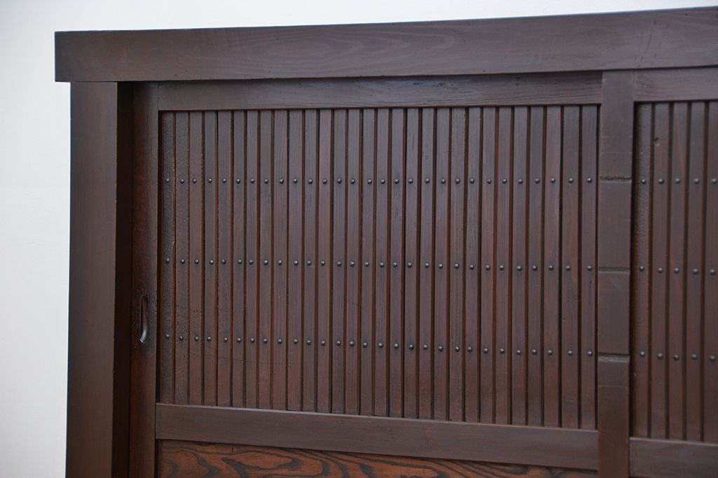アンティーク家具　古民具・骨董　重厚な六尺水屋箪笥サイドボード下段(収納棚)