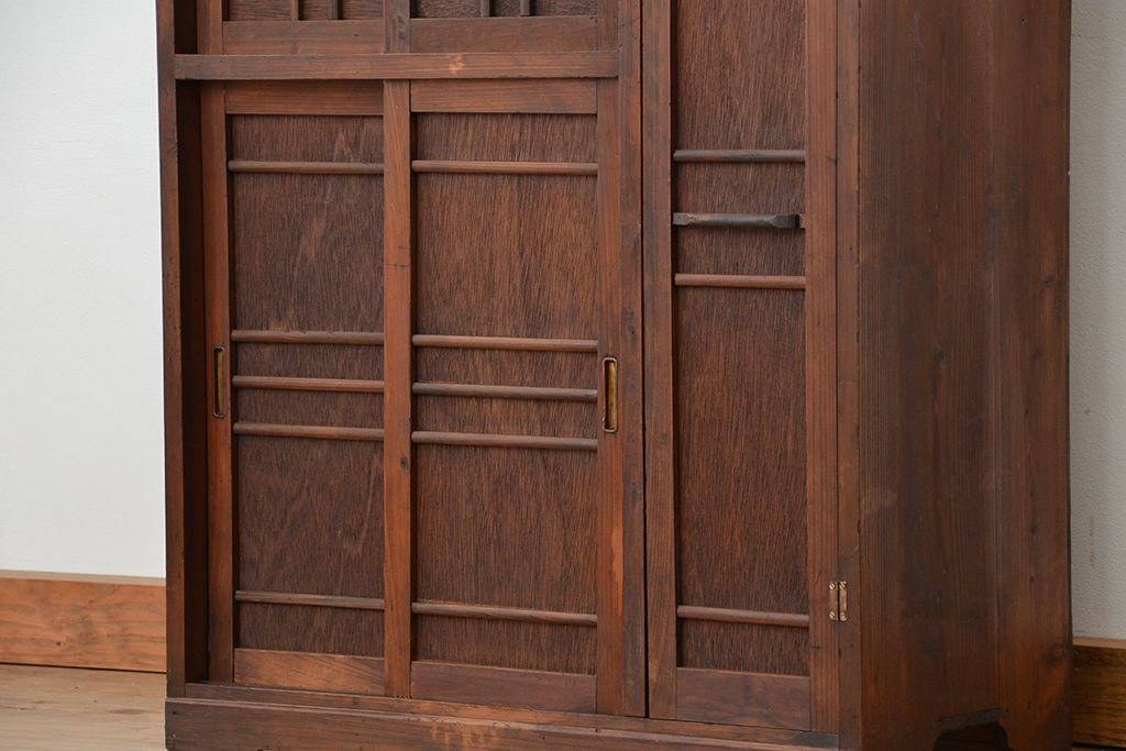 アンティーク家具　アンティーク　古い木味のカサ入れ付き下駄箱(収納棚)