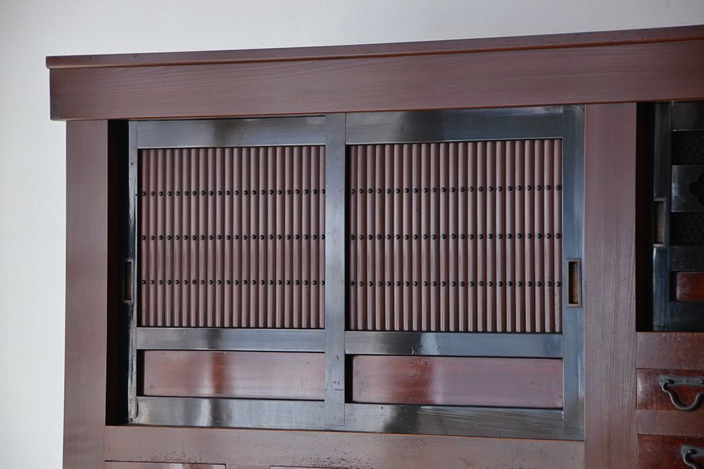 アンティーク家具　古民具・骨董　極上!美品!特別注文造り　前板玉杢・重厚な近江の六尺水屋箪笥(食器棚)