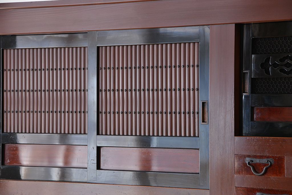 アンティーク家具　古民具・骨董　極上!美品!特別注文造り　前板玉杢・重厚な近江の六尺水屋箪笥(食器棚)
