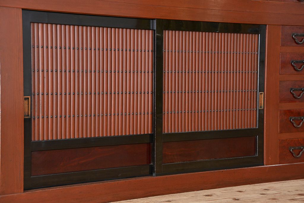 アンティーク家具　古民具・骨董　極上!美品!特別注文造り　前板玉杢・重厚な近江の六尺水屋箪笥(食器棚)