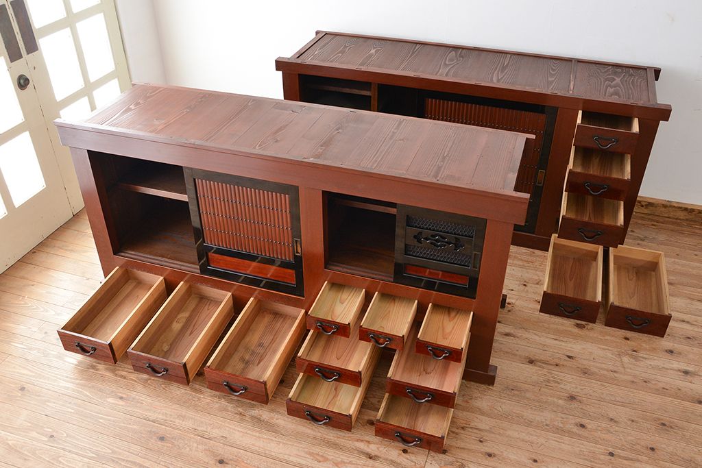 アンティーク家具　古民具・骨董　極上!美品!特別注文造り　前板玉杢・重厚な近江の六尺水屋箪笥(食器棚)