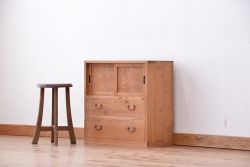 アンティーク家具　古民具・骨董　古い木味の小さな収納棚(箪笥)