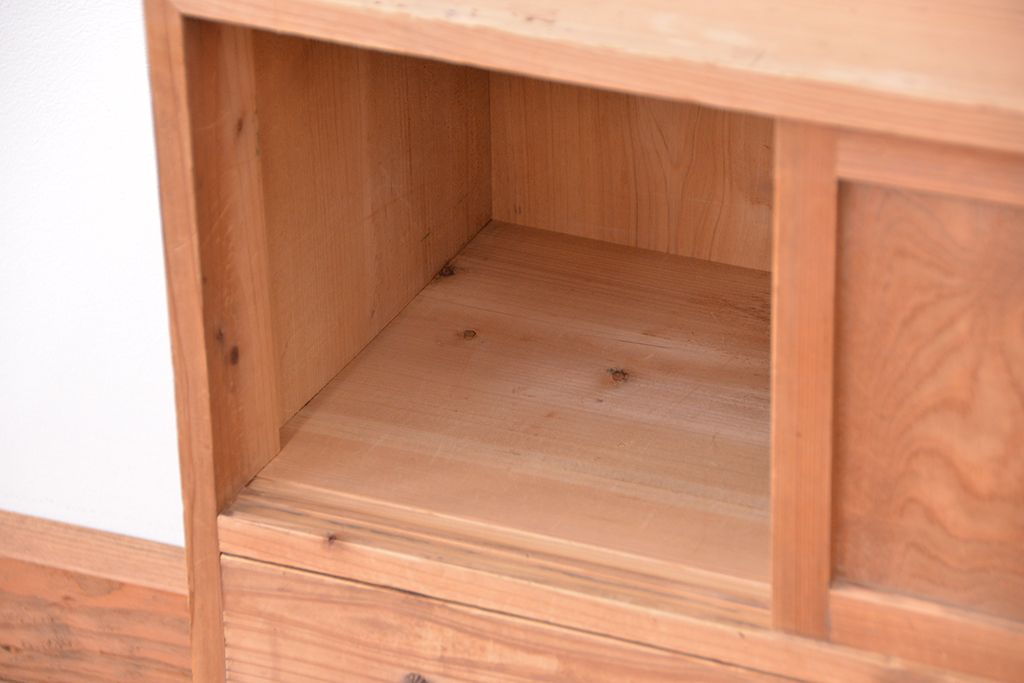 アンティーク家具　古民具・骨董　古い木味の小さな収納棚(箪笥)