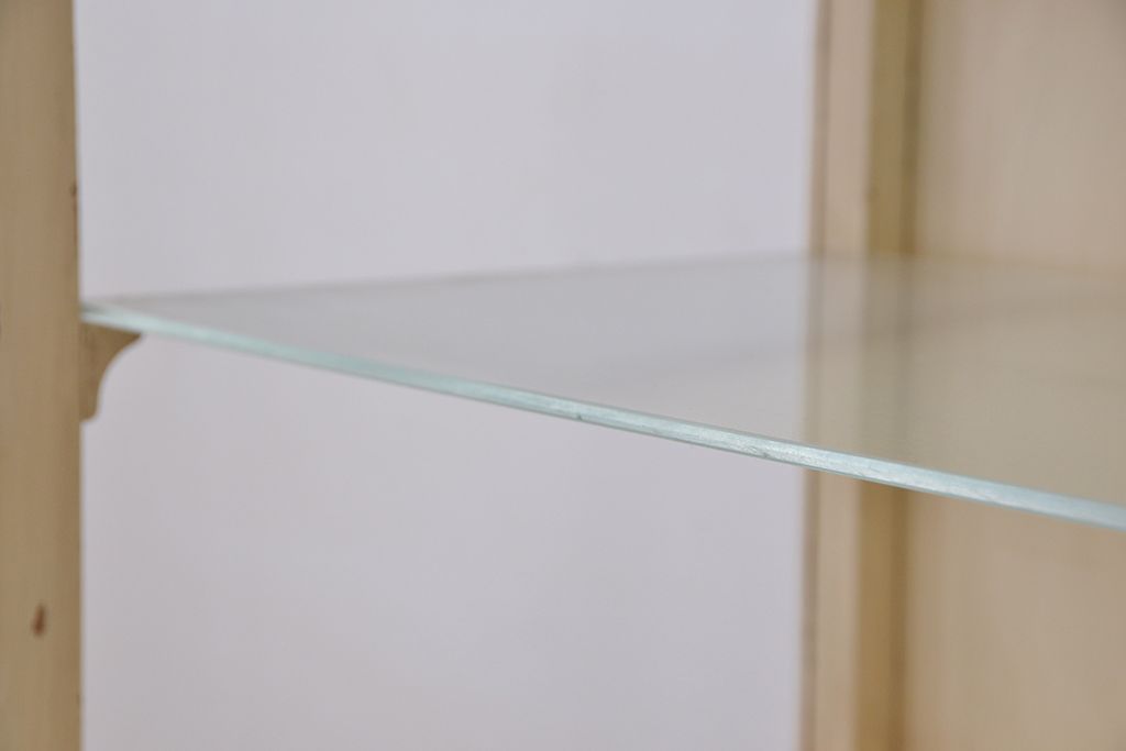 アンティーク家具　可愛いデザイン　ペンキの剥げたアンティークケビントガラスケース(ショーケース)