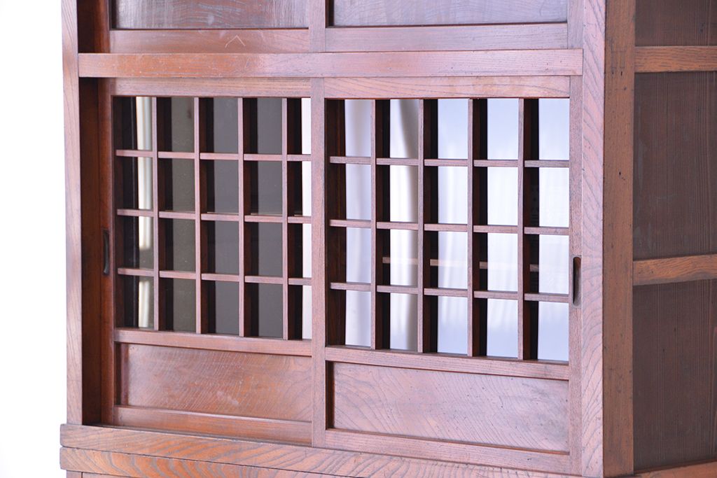 アンティーク家具　古民具・骨董　杢目の素晴らしい両面引き戸　関東水屋箪笥(茶箪笥)