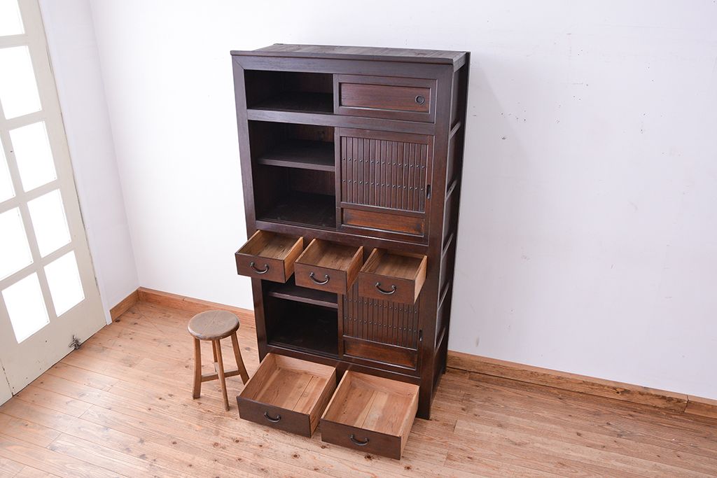 アンティーク家具　アンティーク　モダンデザインの三尺水屋箪笥(収納棚、食器棚)