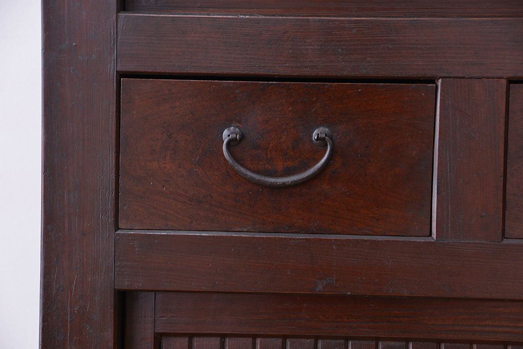 アンティーク家具　アンティーク　モダンデザインの三尺水屋箪笥(収納棚、食器棚)