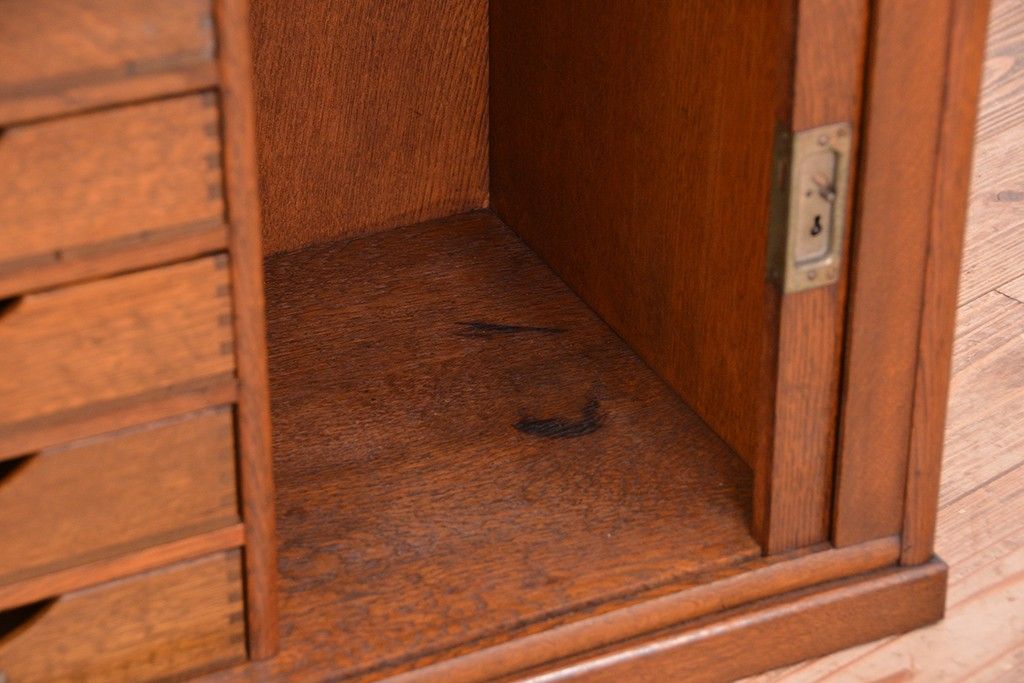 アンティーク家具　アンティーク　古いナラ材の上質なシャッター書類棚(収納棚、本立て、小引き出し)