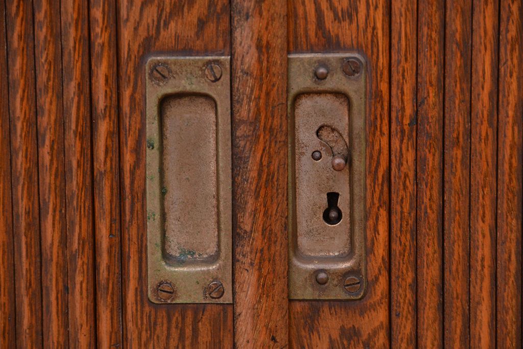 アンティーク家具　アンティーク　古いナラ材の上質なシャッター書類棚?(収納棚、本立て、小引き出し)