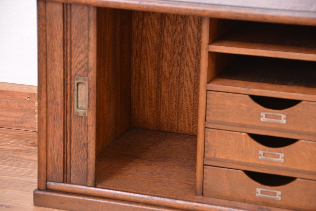 アンティーク家具　アンティーク　古いナラ材の上質なシャッター書類棚?(収納棚、本立て、小引き出し)