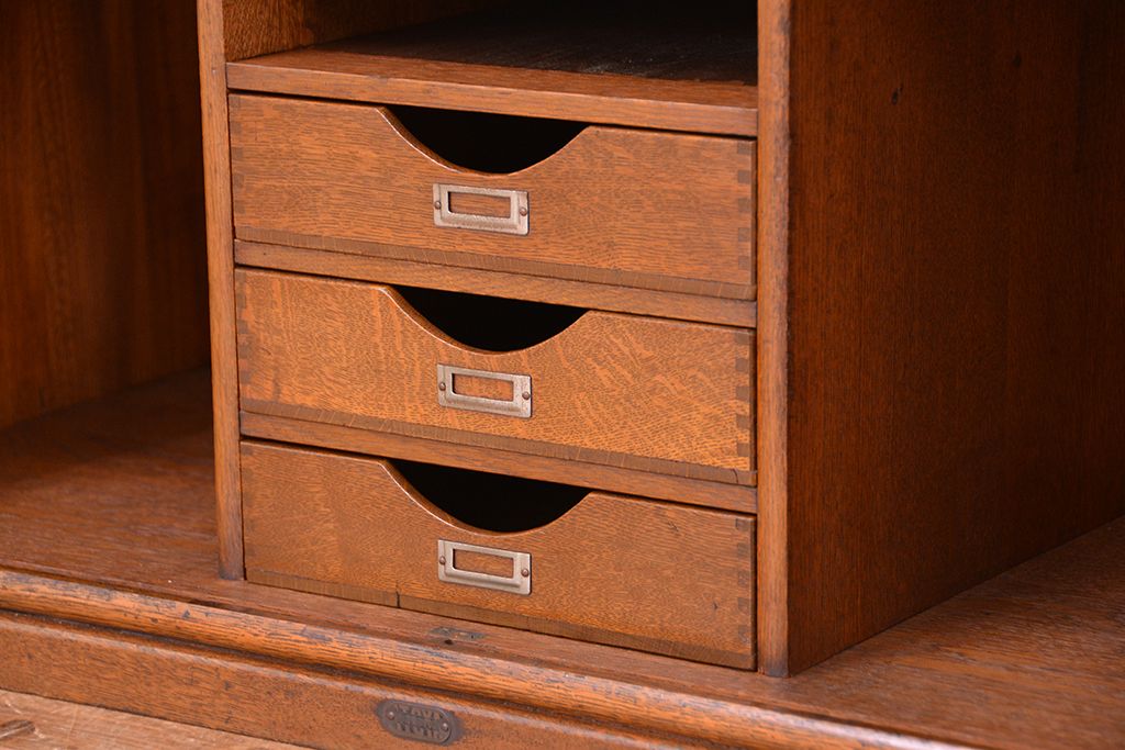 アンティーク家具　アンティーク　古いナラ材の上質なシャッター書類棚?(収納棚、本立て、小引き出し)