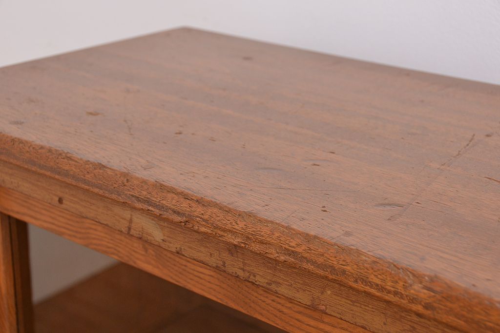 アンティーク家具　1970年代　古い学校の脚付き薄型ガラス収納棚(食器棚、本棚、飾り棚)