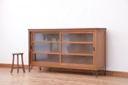 アンティーク家具　1970年代　古い学校の鉄脚モールガラス収納棚?(食器棚・本棚)