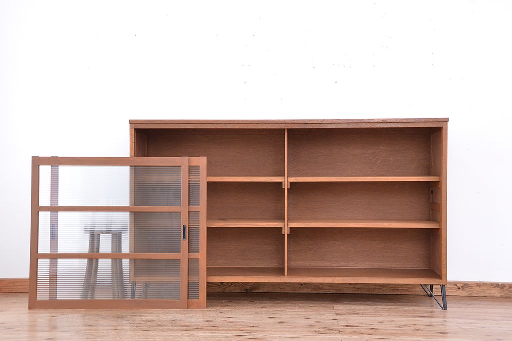 アンティーク家具　1970年代　古い学校の鉄脚モールガラス収納棚?(食器棚・本棚)