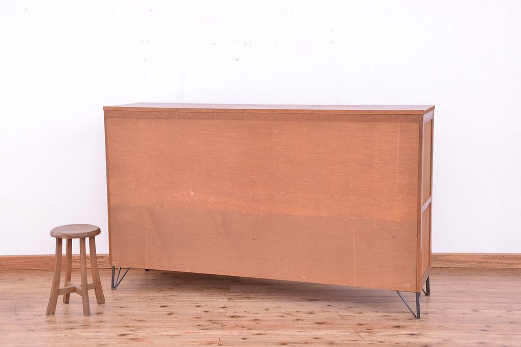 アンティーク家具　1970年代　古い学校の鉄脚モールガラス収納棚?(食器棚・本棚)