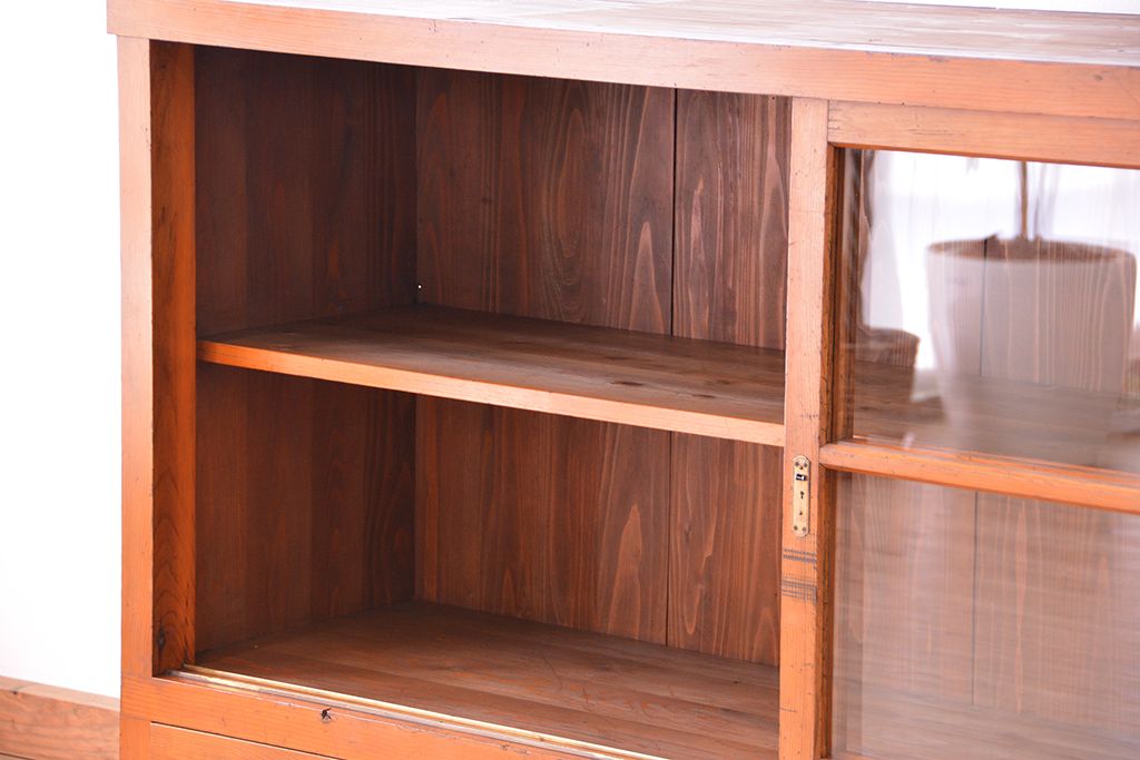 アンティーク家具　アンティーク　大きな引出し付ガラス収納棚(食器棚)