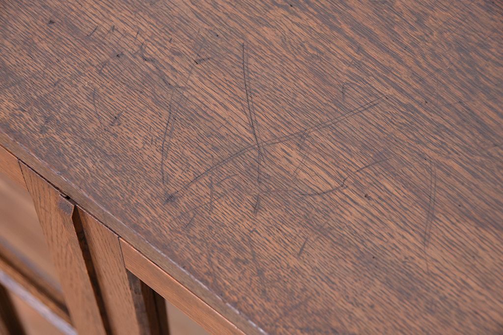 アンティーク家具　アンティーク　古いナラ材の小振りでシンプルな本箱(収納棚)