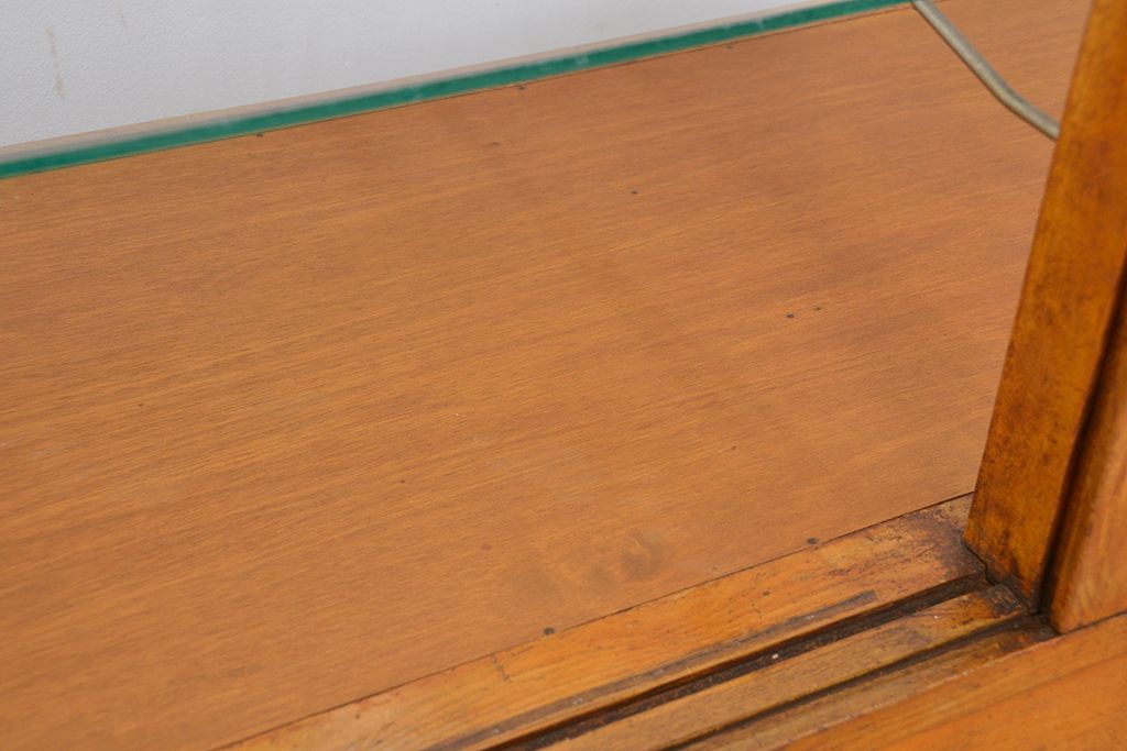 レトロ家具　昭和レトロ　4枚引き戸の大きなガラスケース(ショーケース)