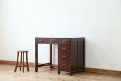 アンティーク家具　アンティーク　古い木のシックな色合いの小振りな片袖机?