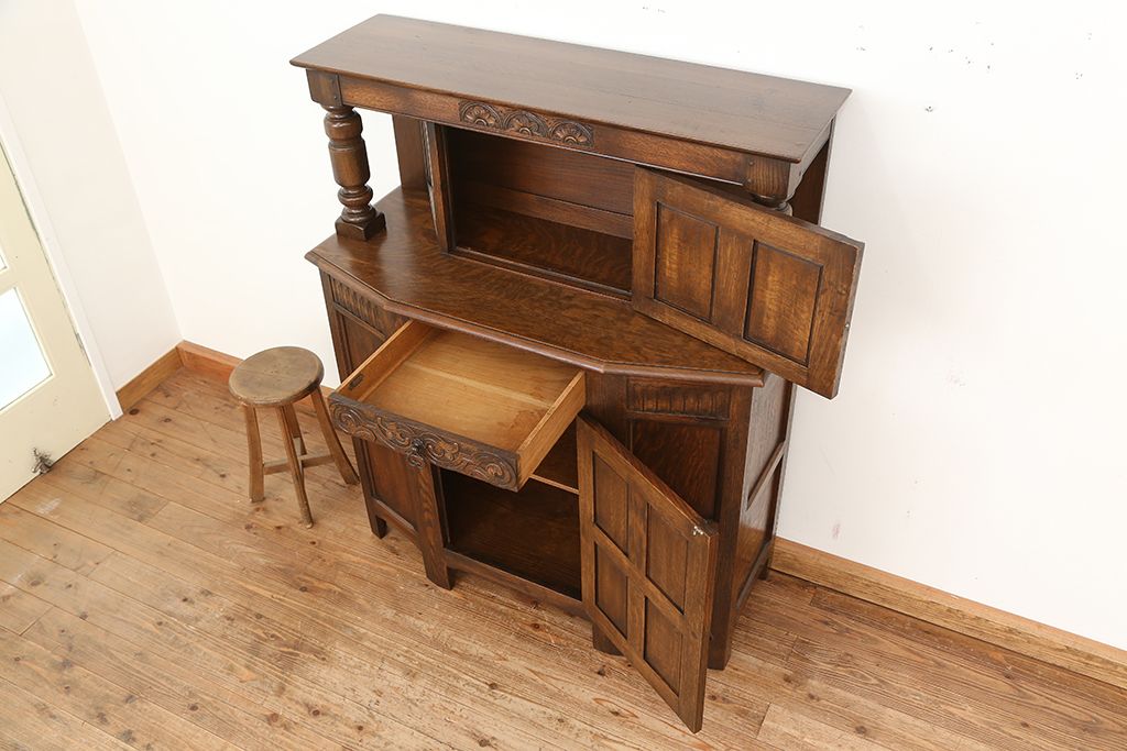 アンティーク家具　イギリスアンティーク 英国 WARING&GILLOW(ワーリングギロー)社製 小振りなキャビネット