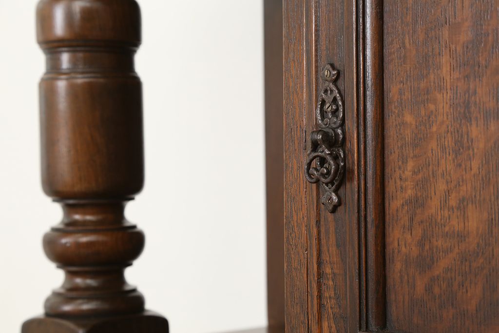 アンティーク家具　イギリスアンティーク 英国 WARING&GILLOW(ワーリングギロー)社製 小振りなキャビネット