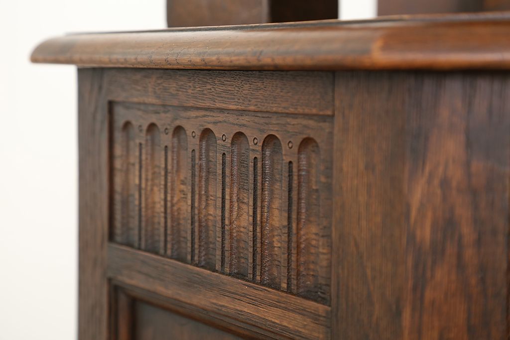 アンティーク家具　イギリスアンティーク 英国 WARING&GILLOW(ワーリングギロー)社製 小振りなキャビネット