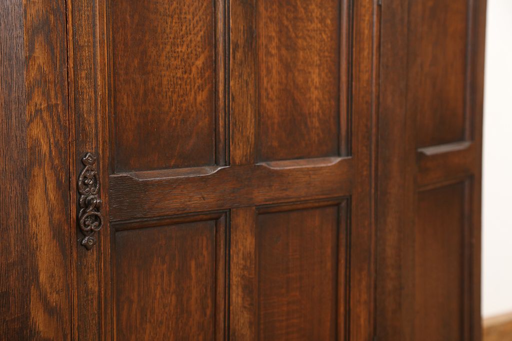 アンティーク家具　イギリスアンティーク 英国 WARING&GILLOW(ワーリングギロー)社製 小振りなキャビネット