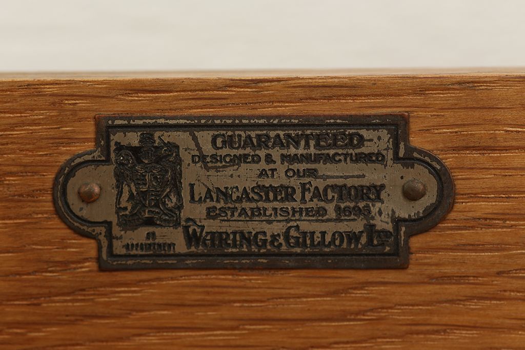 アンティーク家具　イギリスアンティーク 英国 WARING&GILLOW(ワーリングギロー)社製 小振りなキャビネット