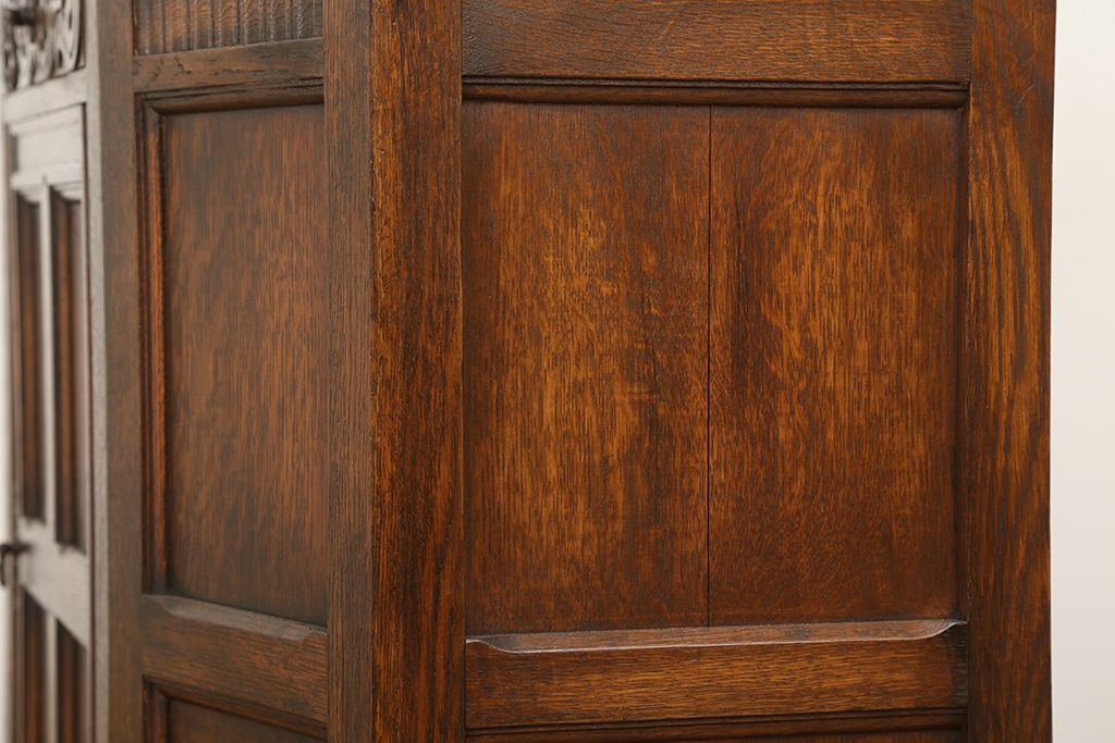 アンティーク家具　イギリスアンティーク 英国 WARING&GILLOW(ワーリングギロー)社製 小振りなキャビネット