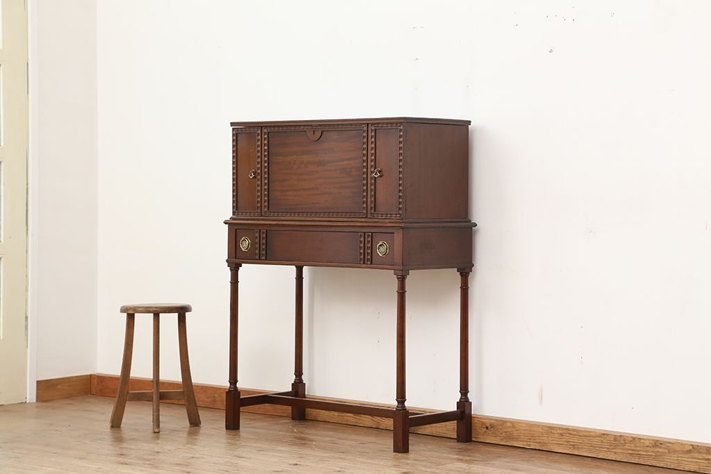 アンティーク家具　イギリスアンティーク 英国 WARING&GILLOW(ワーリングギロー)社製 小振りなドレッシングキャビネット(化粧台/ドレッシングテーブル)