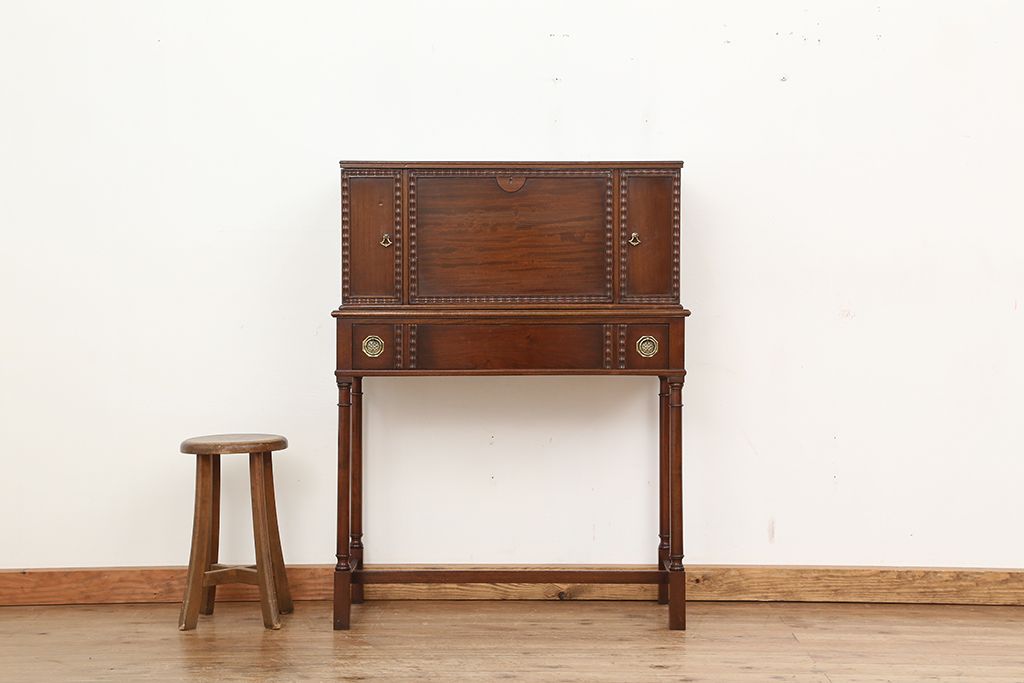 アンティーク家具　イギリスアンティーク 英国 WARING&GILLOW(ワーリングギロー)社製 小振りなドレッシングキャビネット(化粧台/ドレッシングテーブル)