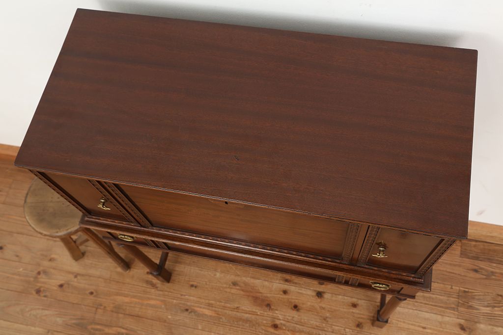アンティーク家具　イギリスアンティーク 英国 WARING&GILLOW(ワーリングギロー)社製 小振りなドレッシングキャビネット(化粧台/ドレッシングテーブル)