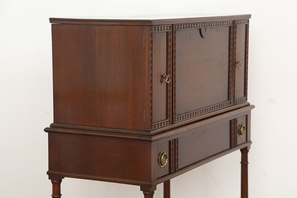 アンティーク家具　イギリスアンティーク 英国 WARING&GILLOW(ワーリングギロー)社製 小振りなドレッシングキャビネット(化粧台/ドレッシングテーブル)
