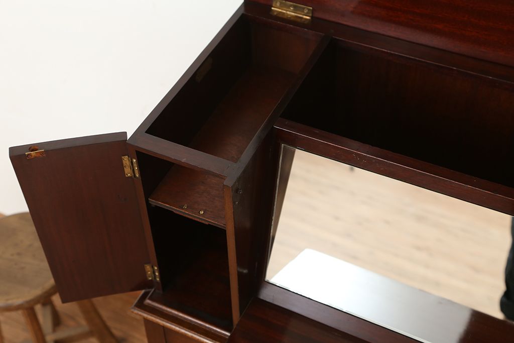 アンティーク家具　イギリスアンティーク 英国 WARING&GILLOW(ワーリングギロー)社製 小振りなドレッシングキャビネット(化粧台/ドレッシングテーブル)