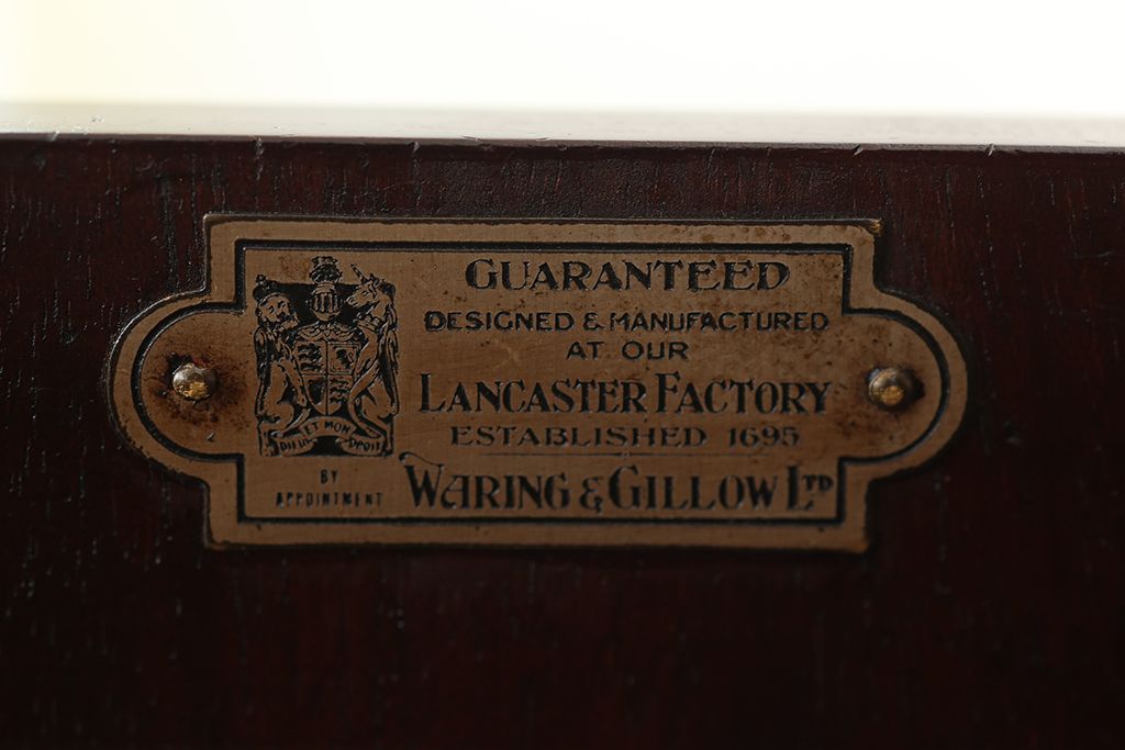 アンティーク家具　イギリスアンティーク 英国 WARING&GILLOW(ワーリングギロー)社製 小振りなドレッシングキャビネット(化粧台/ドレッシングテーブル)