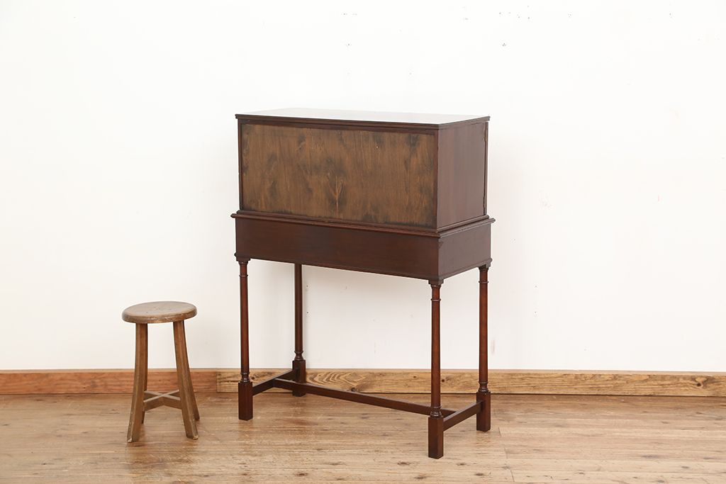 アンティーク家具　イギリスアンティーク 英国 WARING&GILLOW(ワーリングギロー)社製 小振りなドレッシングキャビネット(化粧台/ドレッシングテーブル)