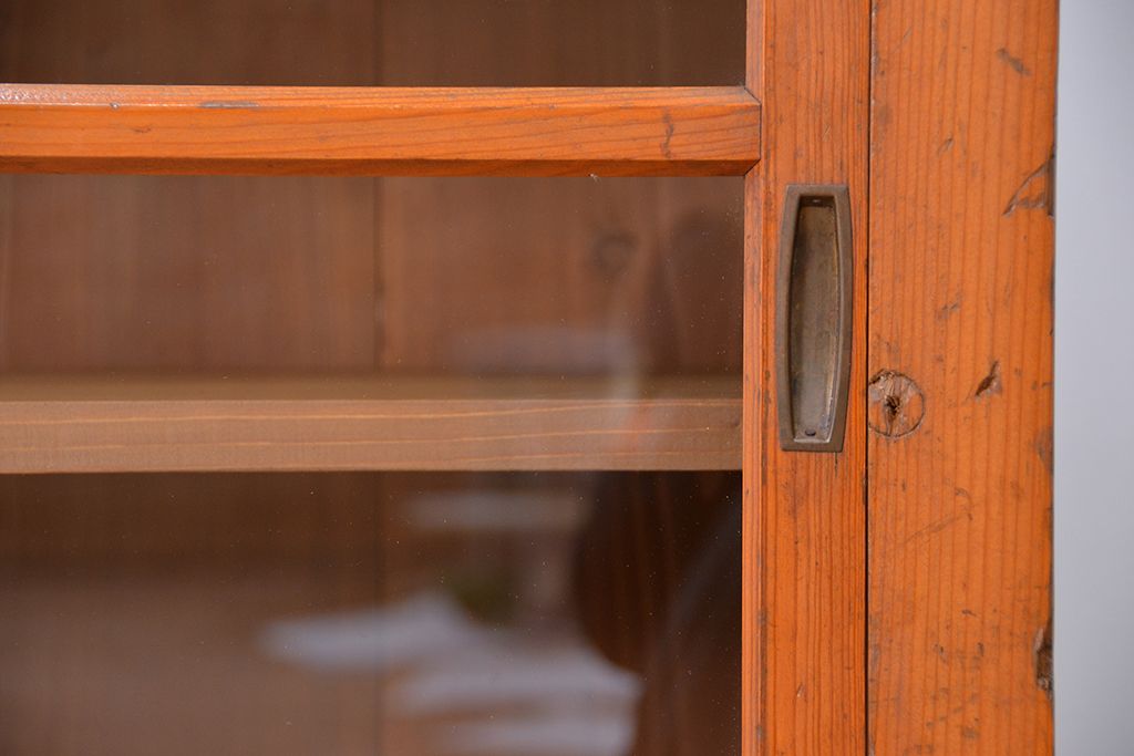 アンティーク家具　アンティーク　たくさん収納できる!ガラス戸の大きな戸棚(収納棚/食器棚)