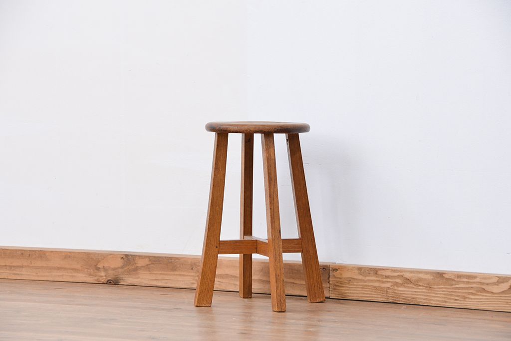 アンティーク家具　古い木のシンプルな丸スツール(イス)(丸椅子)