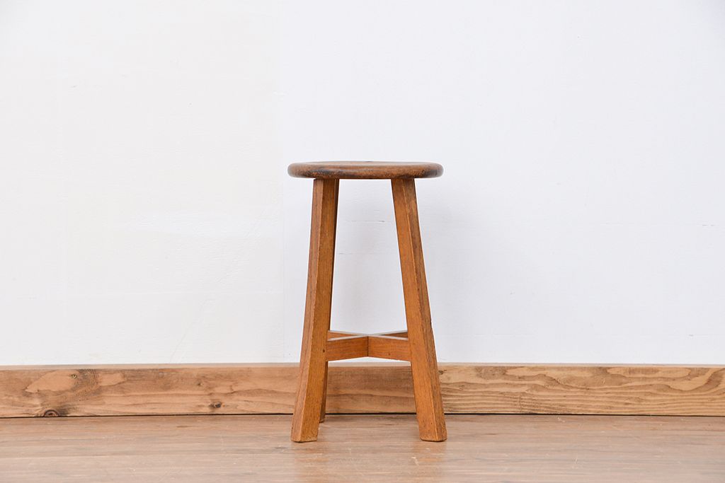 アンティーク家具　古い木のシンプルな丸スツール(イス)(丸椅子)