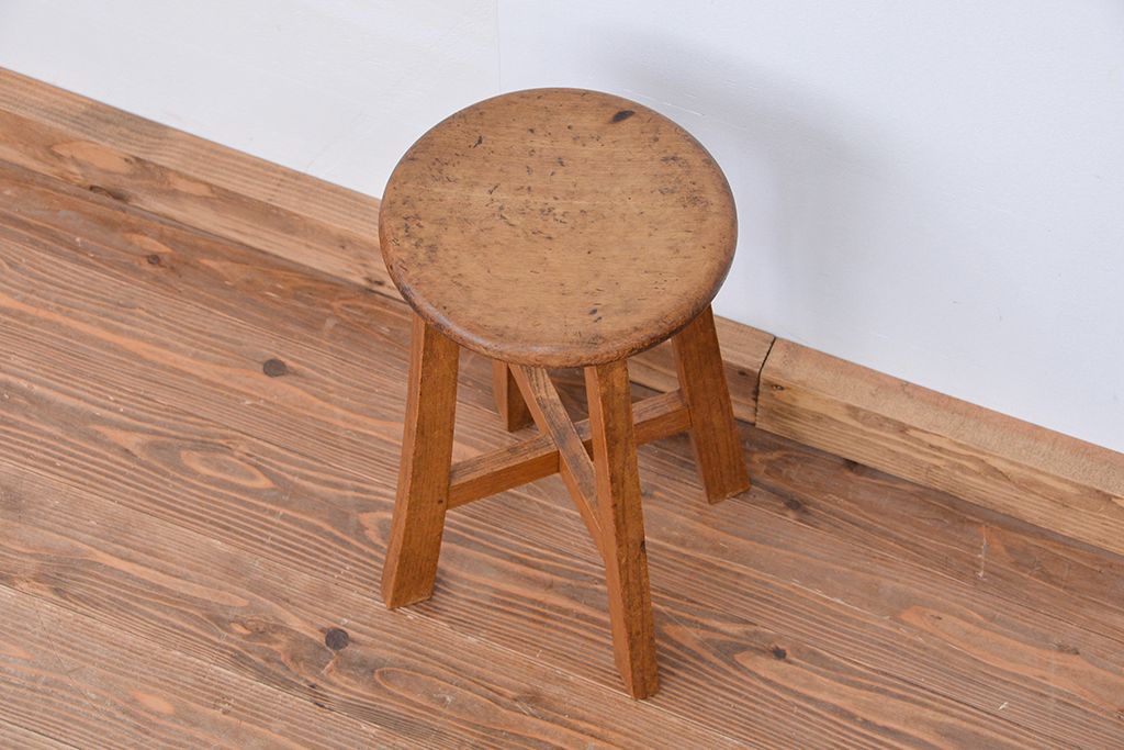 アンティーク家具　古い木のシンプルな丸スツール(イス)(丸椅子)
